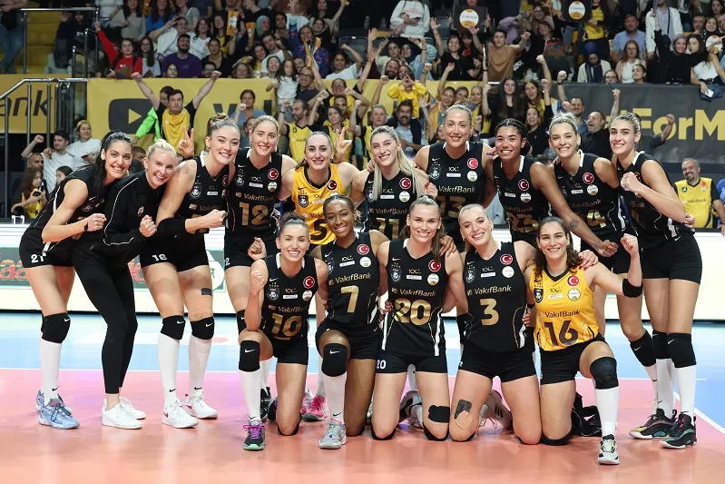 VakıfBank, derbide zaferi 3-0 ile aldı