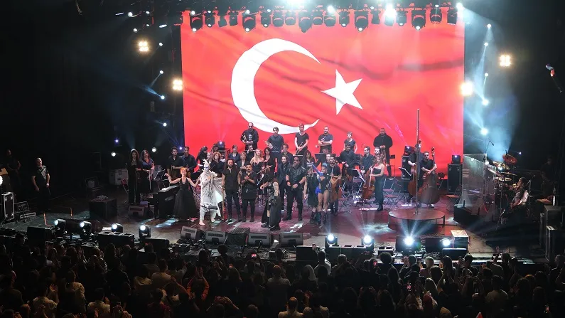 An Epic Symphony&Hayko Cepkin Müzikseverleri Kendinden Geçirdi