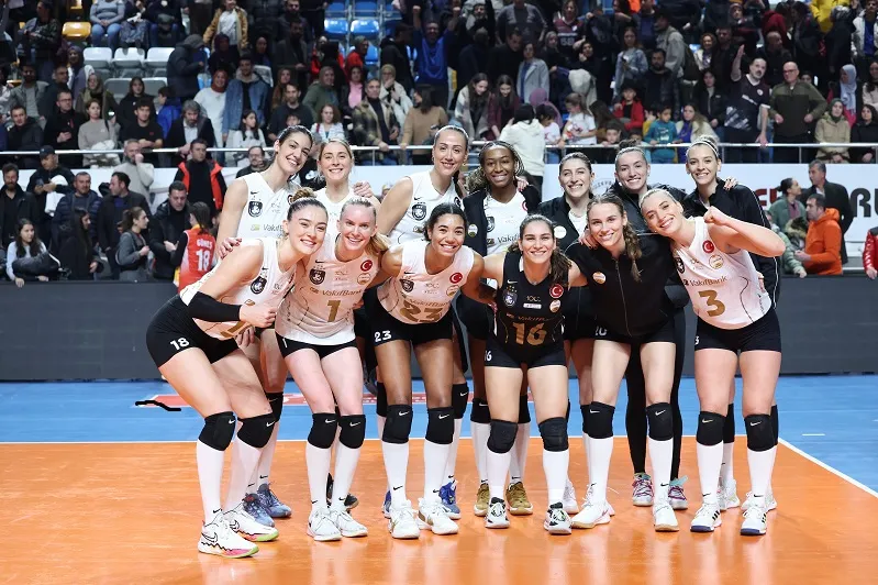 VakıfBank sezonun ilk yarısını galibiyetle tamamladı