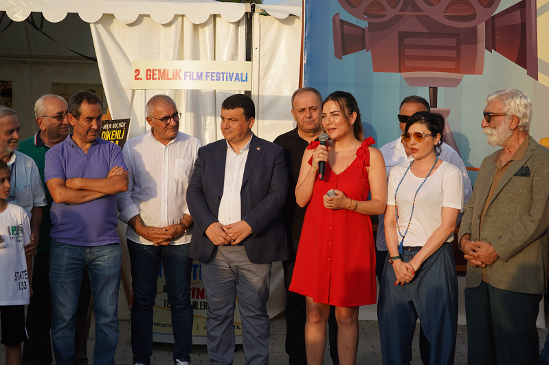 2. GEMLİK FİLM FESTİVALİ’NİN AÇILIŞINI CEZMİ BASKIN VE GONCA VUSLATERİ YAPTI