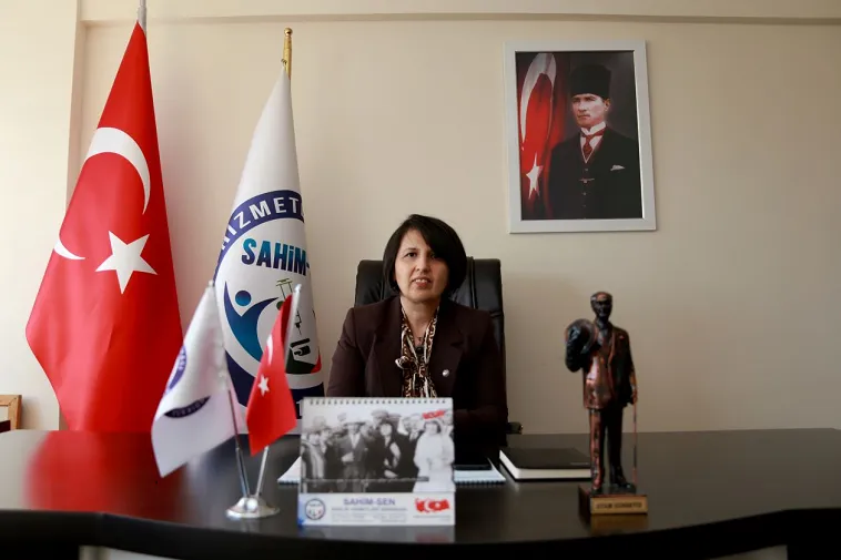 SAHİM-SEN BAŞKANI ÖZLEM AKARKEN: “TÜRKİYE YÜZYILI’NDA MEMUR VE MEMUR EMEKLİSİ AÇLIĞA İTİLDİ!”