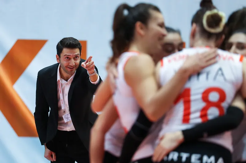 ECZACIBAŞI DYNAVIT BAŞANTRENÖRÜ FERHAT AKBAŞ YENİ TRANSFERLERİ, FİKSTÜR VE ÖNÜMÜZDEKİ SEZONU DEĞERLENDİRDİ