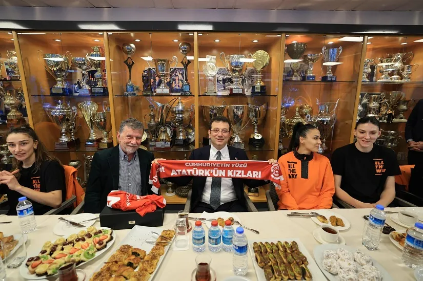 İMAMOĞLU, ‘2036 İSTANBUL OLİMPİYATI’NA DESTEK’ TURLARINI ECZACIBAŞI İLE DEVAM ETTİRDİ