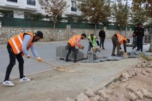 RADAR CADDESİ’NDE TRETUVAR ÇALIŞMASI YAPILIYOR