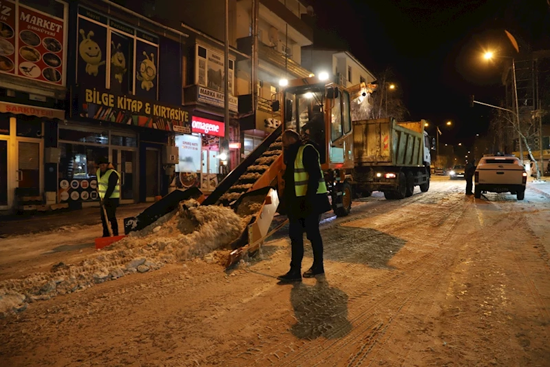 ARDAHAN BELEDİYESİ’NDEN HUMMALI KAR TEMİZLİĞİ ÇALIŞMASI