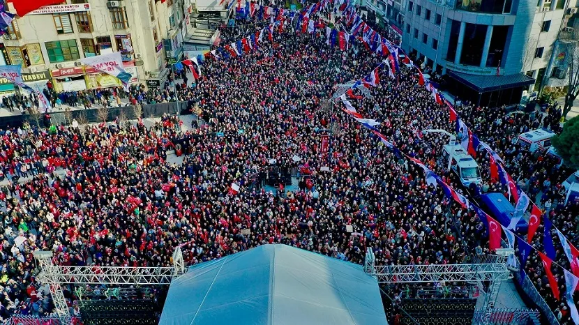 MALTEPE ‘CUMHURİYET MEYDANI’NA KAVUŞTU