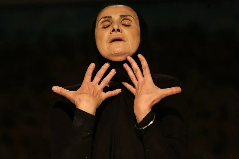 LÜBNANLI SANATÇI ve AKTİVİST HANANE HAJJ ALİ,O TİYATRO FESTİVALİ KAPSAMINDA DasDas SAHNESİNDE!