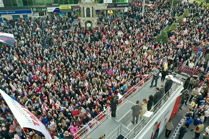 ALANDA YÜKSELEN DÖVİZİ OKUDU: 17 BAKAN GELDİ DE İSTANBUL