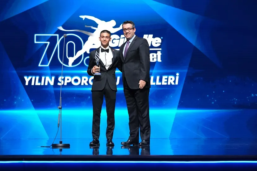 Milka Yılın Kayak Sporcusu Ödülü’nün sahibiRıfat Hamza Taş oldu 