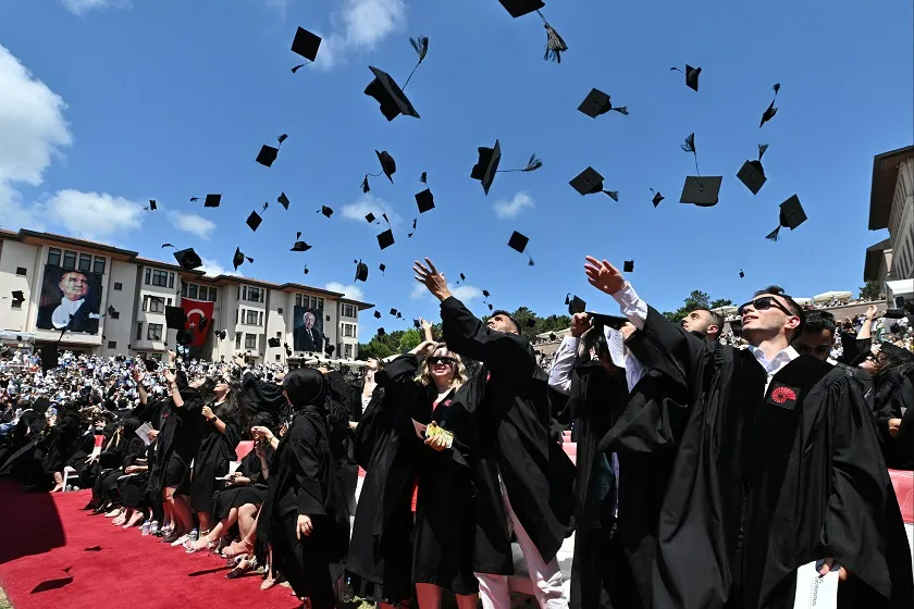 Koç Üniversitesi 30’uncu Dönem Mezunlarını Verdi