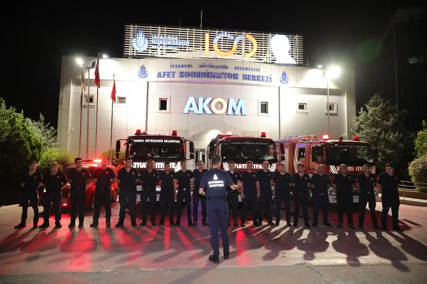 İSTANBUL İTFAİYESİ ÇANAKKALE VE İZMİR YANGINLARINA MÜDAHALEYE DESTEK VERDİ 