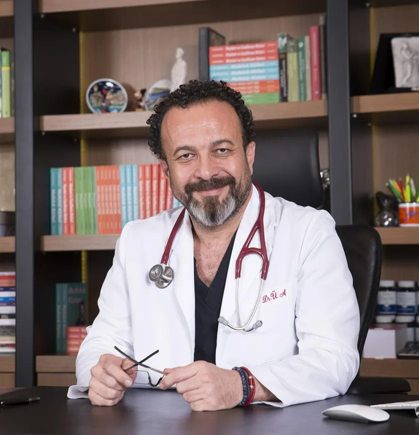 DR. ÜMİT AKTAŞ VE İLAÇSIZ YAŞAM PLATFORMUNDAN KIZ ÖĞRENCİLERE EĞİTİM BURSU