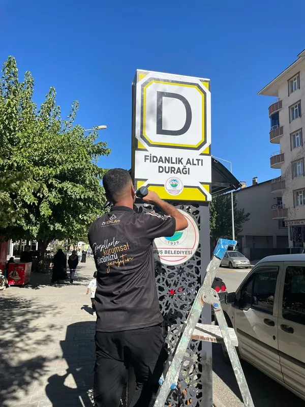 Muş Belediyesi 4 Noktaya Üstü Kapalı Durak Yerleştirdi