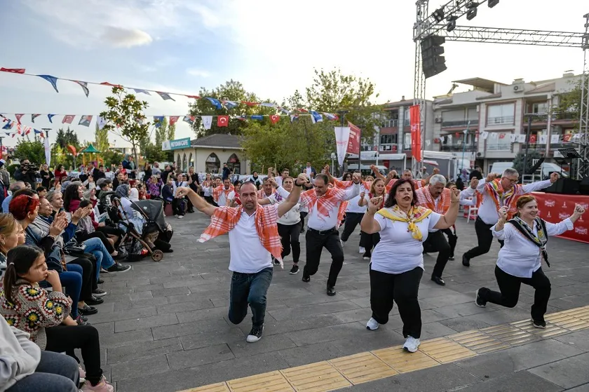 İzmir’de Cumhuriyet coşkusu başladı