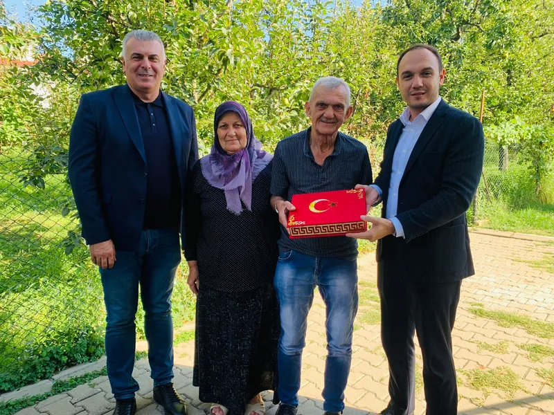 İZMİT BELEDİYESİ KAHRAMAN GAZİLERİMİZE ZİYARETLERİNİ SÜRDÜRÜYOR