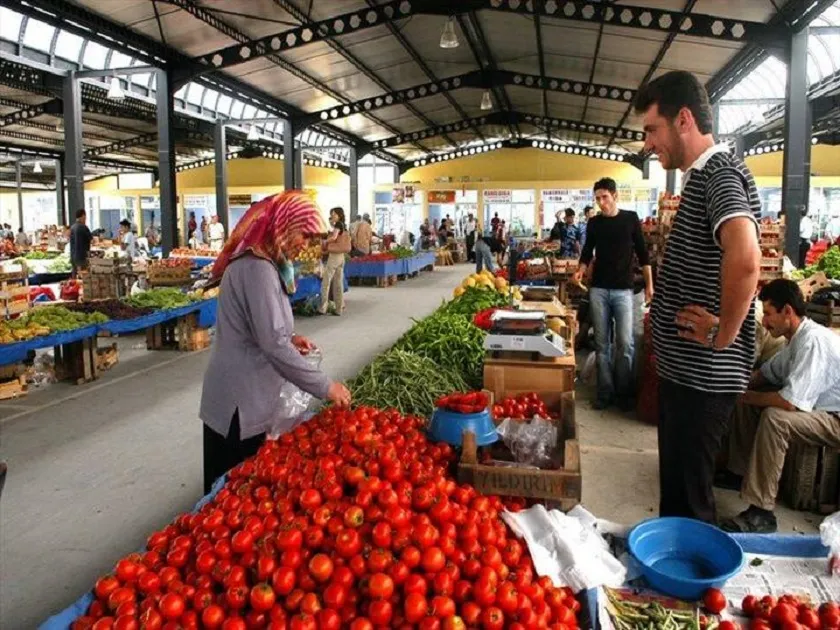 Semt Pazarlarında Bile 