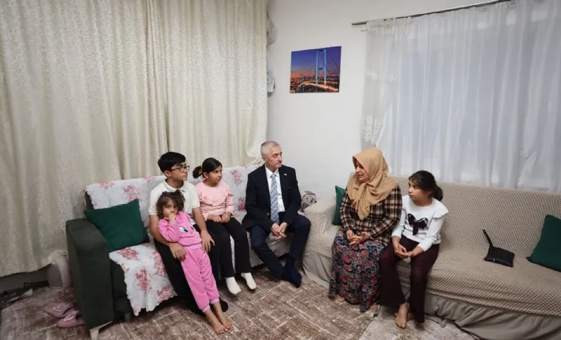 Şahinbey Belediye Başkanı Tahmazoğlu, Aile ve Esnaf Ziyaretlerini Sürdürüyor