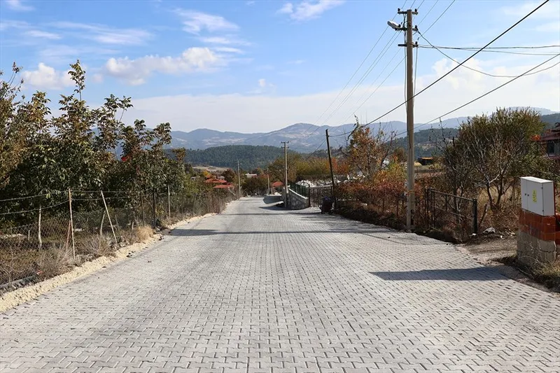 Denizli Büyükşehir Belediyesi Cumhuriyet ve Kocapınar Mahallelerinde Kilit Parke Çalışması Başlattı
