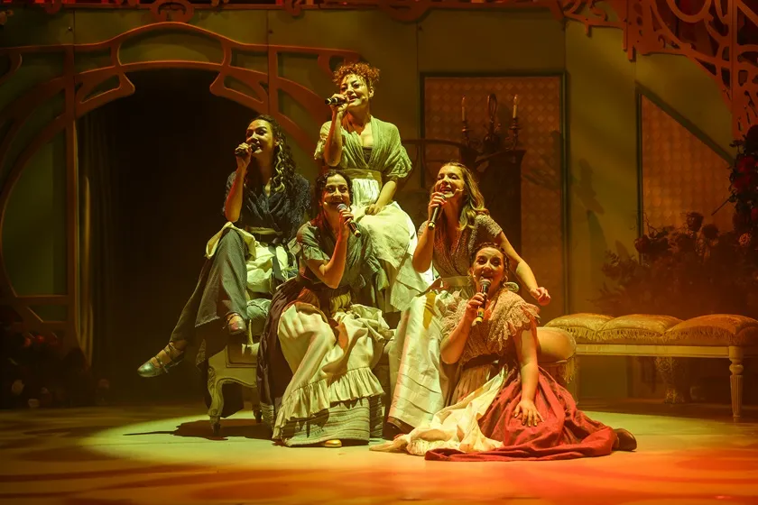 GURUR ve ÖNYARGI* (*gibi bir şey) TİYATRO OYUNU 9 ARALIK’TA ATATÜRK KÜLTÜR MERKEZİ’NDE