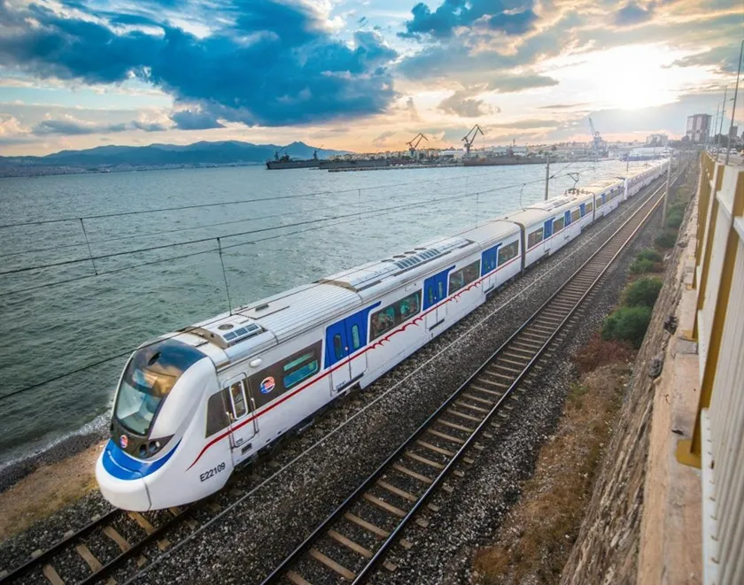 Başkan Tugay’dan TCDD’ye İZBAN çıkışı: “Ray kirasını kaldırın, 90 dakika hemen gelsin”