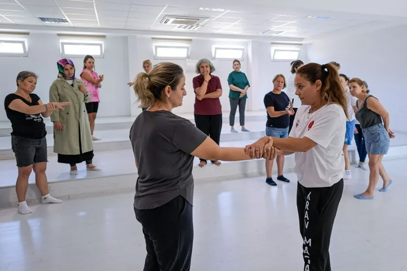 İzmir Büyükşehir Belediyesi kadınları her alanda destekliyor