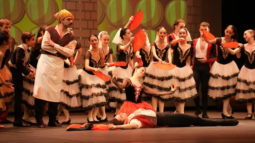 İSTANBUL GENÇ BALE TOPLULUĞU DON KİŞOT BALESİNİN PRÖMİYERİNİ GERÇEKLEŞTİRDİ