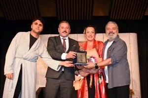 Güldüren Cazibe Komedisi Yalova