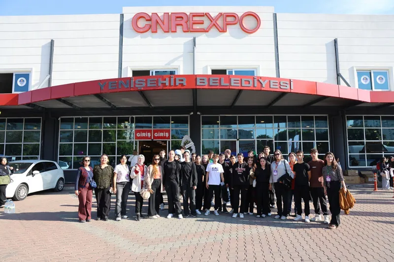 Toroslar Belediyesi Kırsal Mahalle Öğrencilerini Kitap Fuarı