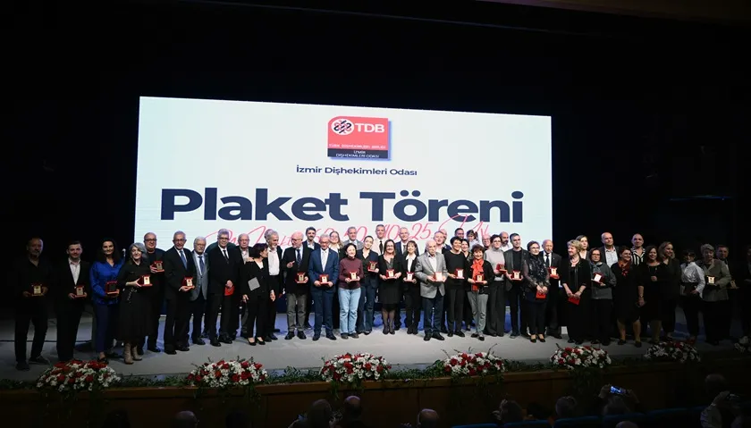 Yıllarını Topluma Adayan Diş hekimleri Plaketle Onurlandırıldı