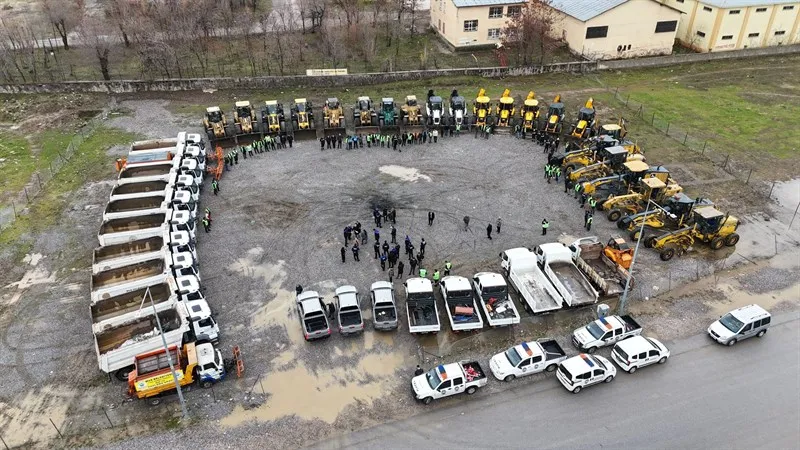 Muş Belediyesi, karla mücadele için 241 personel ve 44 araçla sahaya hazır