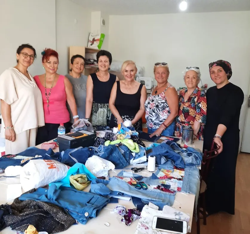 ATIĞIN ESTETİĞE DÖNÜŞÜMÜ İLE:ÇEVRECİ AKTİVİST SANATÇI ZELİHA SUNAL’IN YOLCUĞU