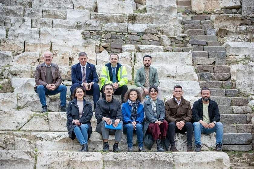 Smyrna Tiyatrosu gün yüzüne çıkıyor