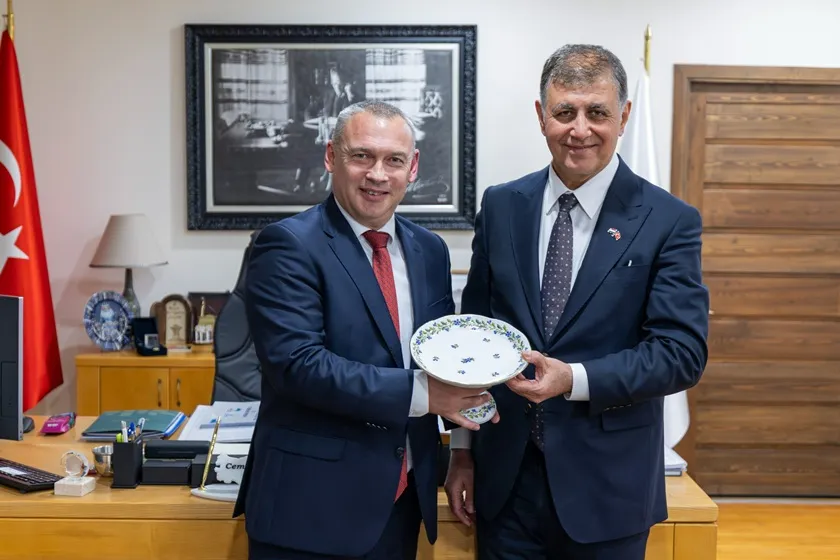 İzmir-Macaristan hattında “kardeş kent” ilişkisinin temelleri atıldı  