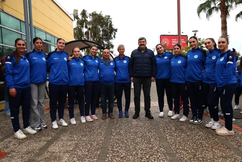 Toroslar Belediyesi Kadın Voleybol Takımı, Ligdeki Galibiyet Serisini Sürdürdü