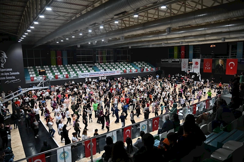 Manisa’da Sevgililer Günü Coşkusu Dansla Kutlandı