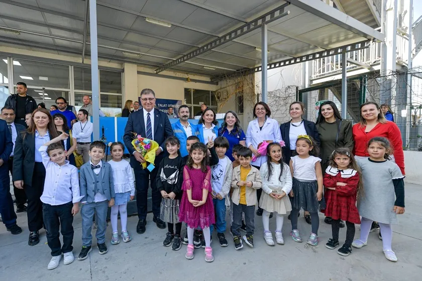 Başkan Tugay’a Tıp Bayramı’nda duygulandıran hediye