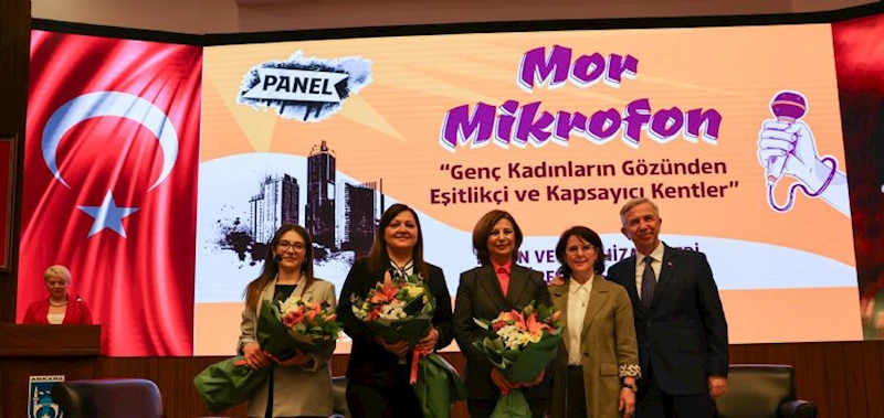 BAŞKANIMIZ BURCU KÖKSAL MOR MİKROFON PANELİNDE GENÇLERE SESLENDİ