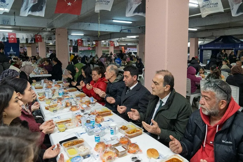 İzmir’in dayanışma sofrası Bayraklı’da kuruldu