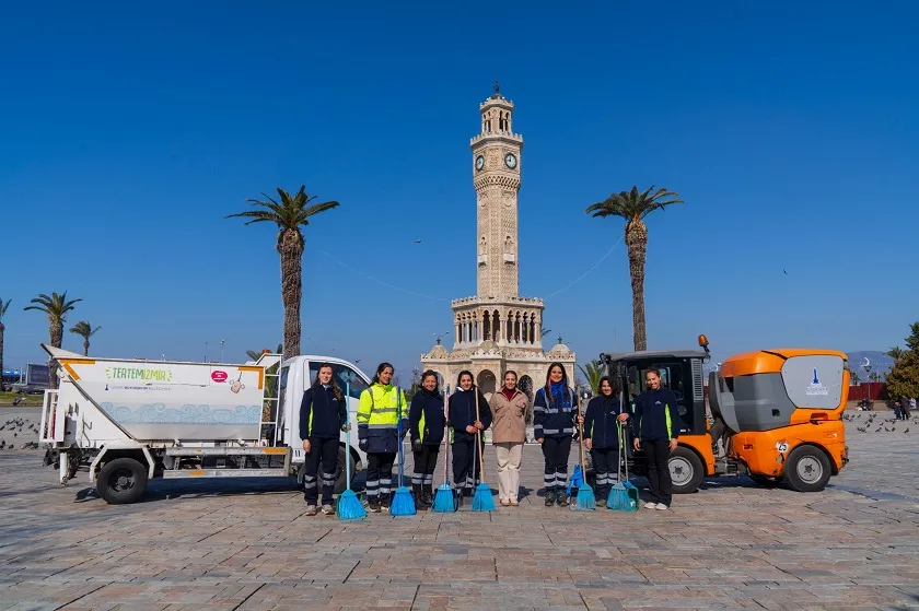 İzmir’de kadın emeği kenti güzelleştiriyor