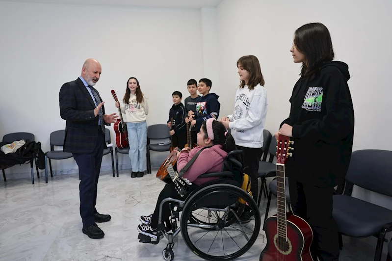 BAŞKAN ÇOLAKBAYRAKDAR, “GENÇLERİMİZİN VE EVLATLARIMIZIN YANINDAYIZ”