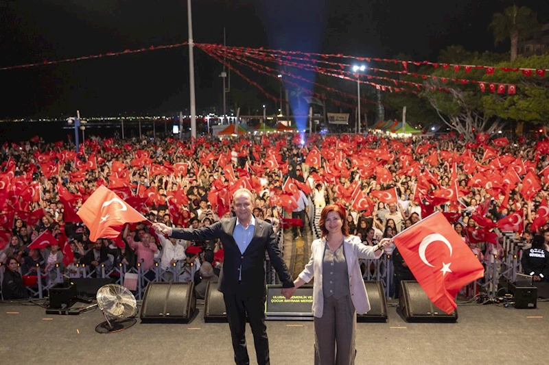Başkan Seçer ve Meral Seçer, Ulusal Egemenlik ve Çocuk Bayramı Konserine Katıldı