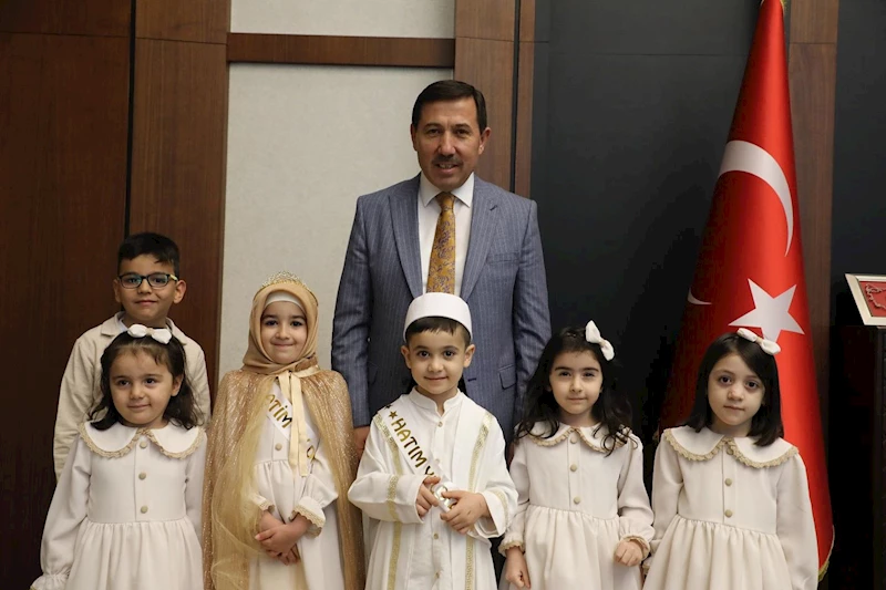 BAŞKAN KILCA’YA MİNİKLERDEN ANLAMLI ZİYARET