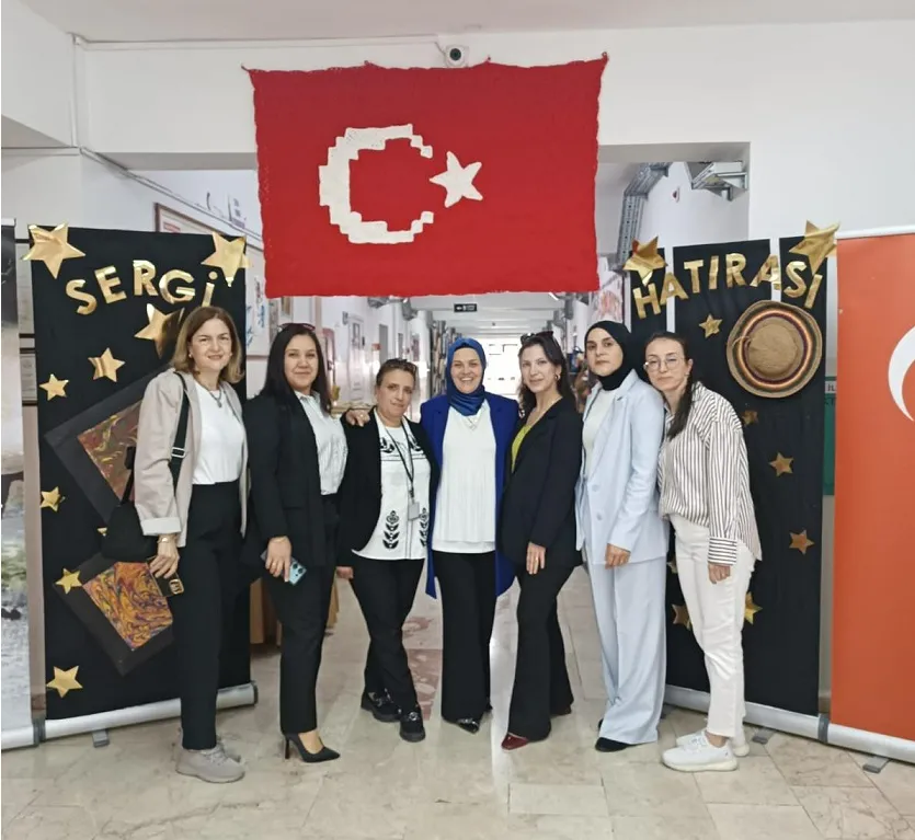Mamak’ta okul aile ve mahalle el ele: Bayrağımız ilmek ilmek örüldü