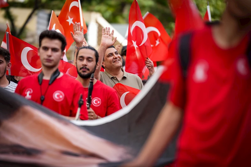 YILMAZ: TÜM HEMŞEHRİLERİMİ GENÇLİK YÜRÜYÜŞÜ