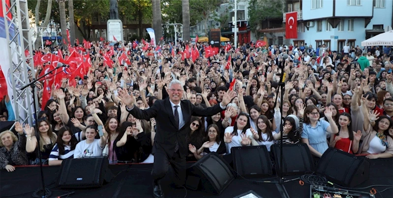 MUDANYA’DA 19 MAYIS COŞKUSU MEYDANLARI DOLDURDU