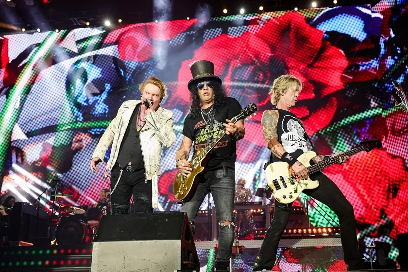 GUNS N’ ROSES İSTANBUL’A AİLELERİ İLE BİRLİKTE ve 100 BAVULLA GELİYOR!