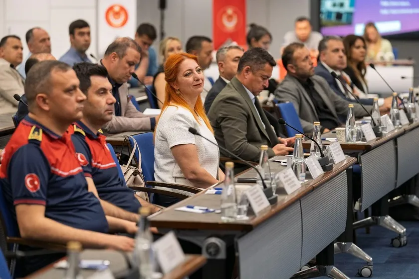 İzmir’de turizm işletmeleri afet güvenliği için toplandı