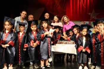 BAŞKAN ÜNLÜCE MİNİKLERİN MEZUNİYET HEYECANINA ORTAK OLDU