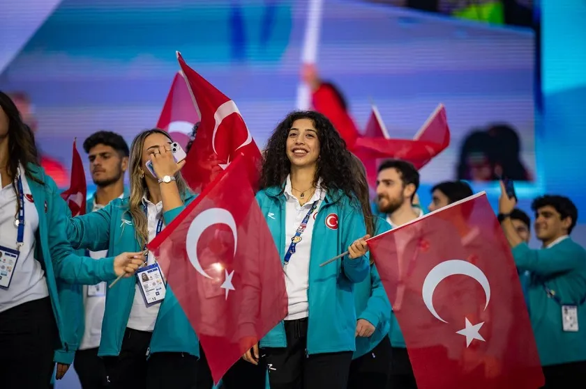 İzmirli 5 sporcu ay-yıldız için ter döküyor