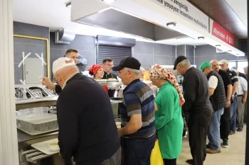 YENİ YERİNDE HİZMETE BAŞLAYAN  KENT LOKANTASI’NDA DA VATANDAŞIN YÜZÜ GÜLÜYOR